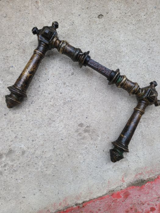 Embleme și mâner ușa vechi