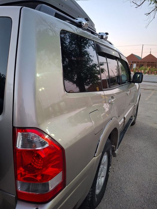 Mitsubishi Montero 2003
