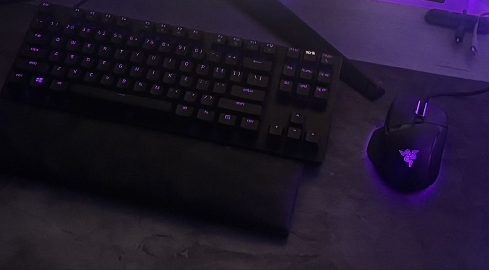 Razer Huntsman optical V2 Tenkeyless + Razer Basilisk мишка клавиатура
