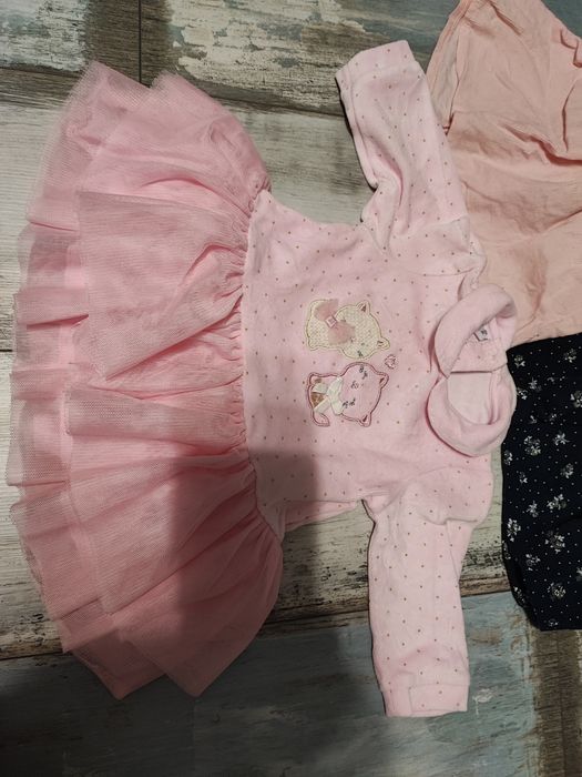 Двехи 3-6, 6-9 месеца момиче