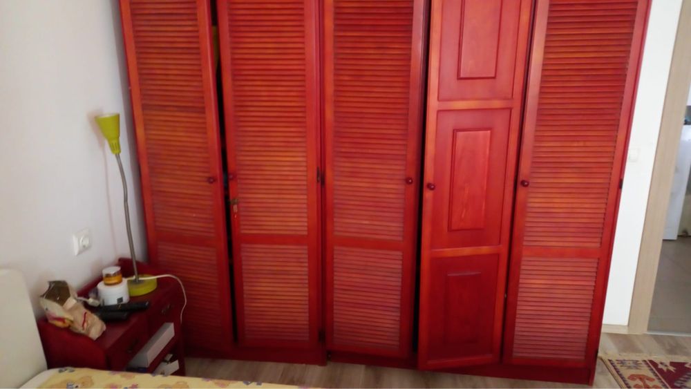 Mobila bonanta. Dulap 5 usi, 2 noptiere si un pupitru cu oglinda