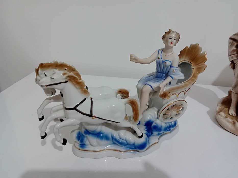 Vand bibelouri din porțelan pret 60 lei amandoua