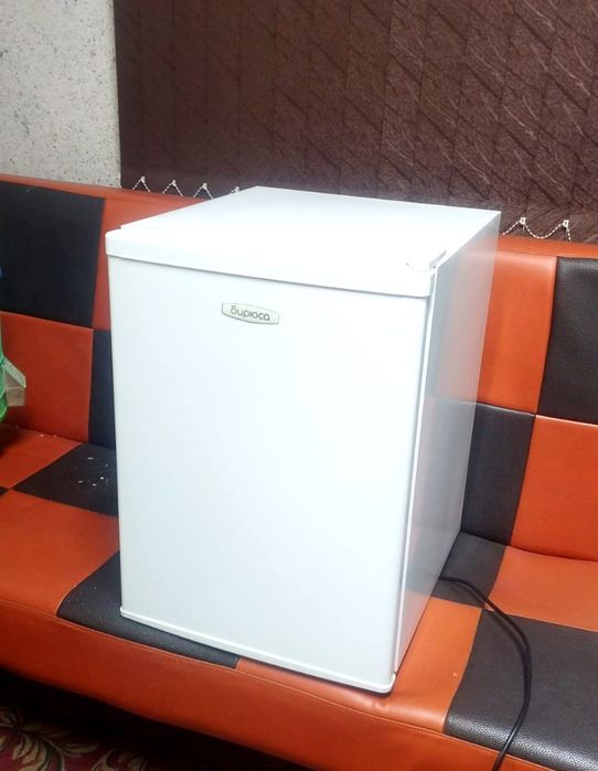 Продам мини холодильник 65см.