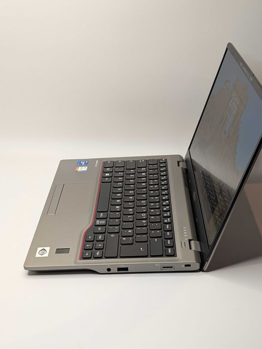 Laptop Fujitsu LIFEBOOK U7411, Intel Core i7-1185G7, 16GB RAM, 256GB SSD, Microsoft Office Activat, Baterie Excelenta