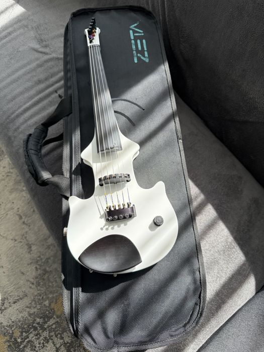 Vioara zeta Vanessa Mae '93 Salistea de Sus • OLX.ro
