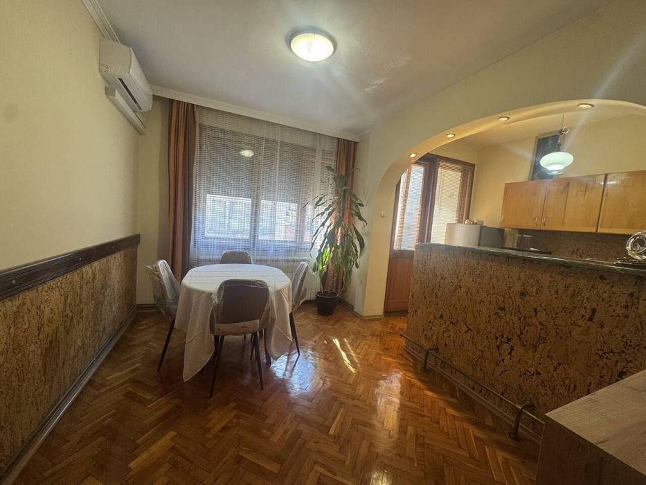 Дава се под наем Тристаен апартамент в Бургас, Възраждане - 109 кв.м за 687.99 € - Снимка #2