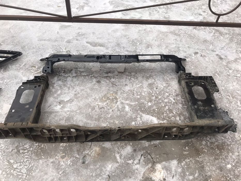 Решётки на хендай элантра 2014, телевизор на хендай элантра 2013 года