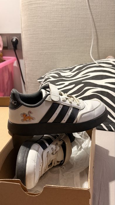 Кроссовки Adidas