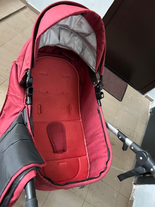 Продам прогулочную коляску