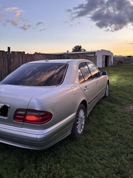 Продам машину W210