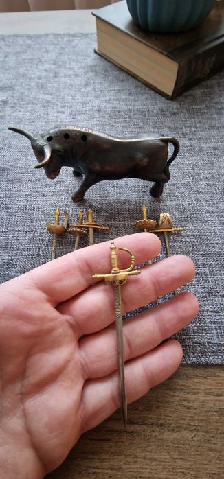 Статуетка на бик