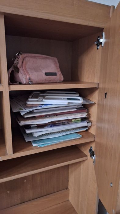 Отдам стол с полками