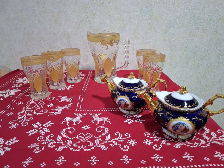 Графин и 5 стаканов 50.000 сумов, два декоративных чайничка 30.000