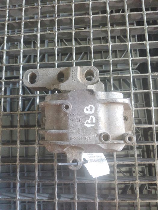 Suport motor dreapta ( in partea cu distributia ) Volkswagen Touran 20
