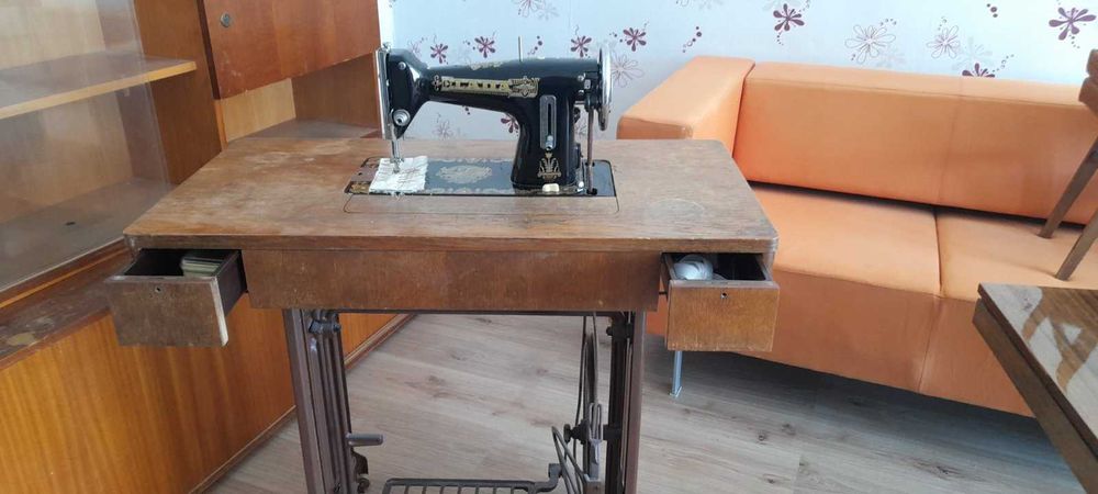Работеща шевна машина "Lada"