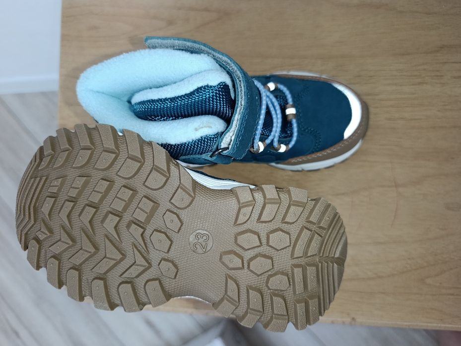 Продам новую детскую обувь