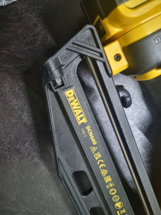 Pistol bătut cuie Dewalt nou 2025