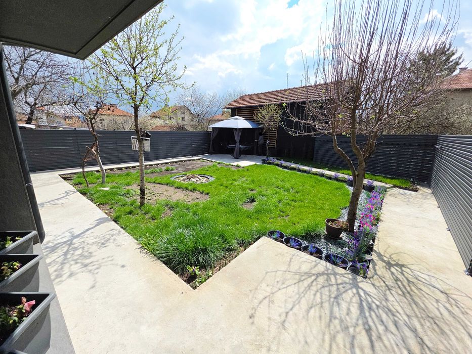 Нова къща с двор в широк център на Велинград