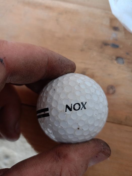 Mingi de Golf marca Srixon,folosite un sezon.