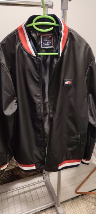 Jachetă/geacă Tommy Hilfiger model deosebit și modern
