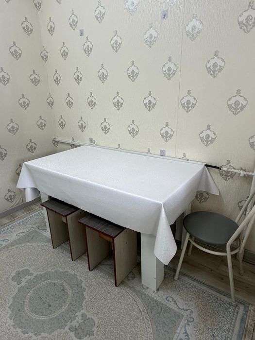 Стол со стульями