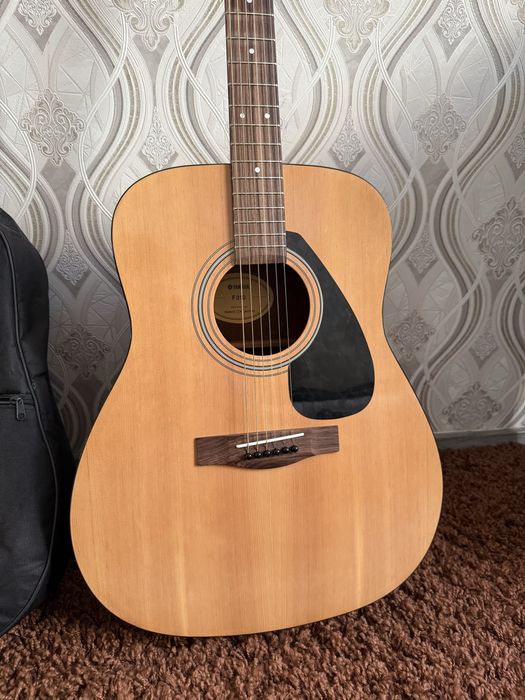 Продам гитару YAMAHA