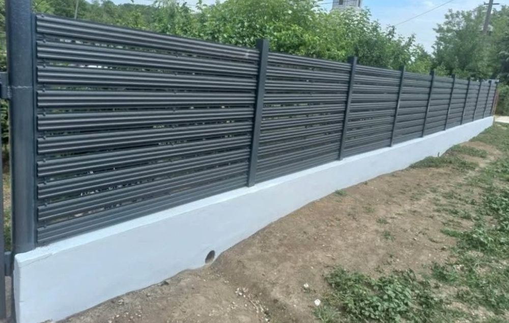 Executam la comanda clientului garduri și porți