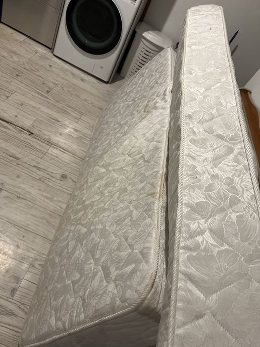 Продам 2 матраса старых. Б/у. Самовывоз. 5000 за 2 матрас