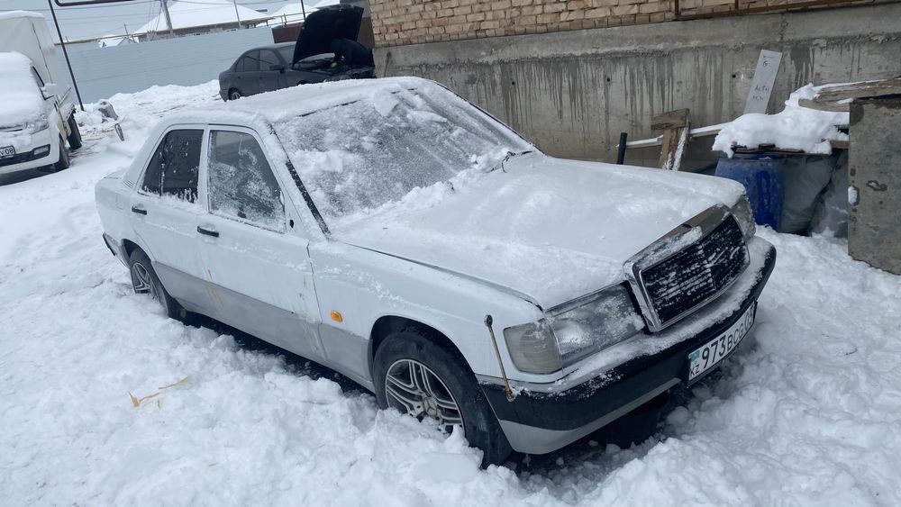 Мерседес 190 2.3л