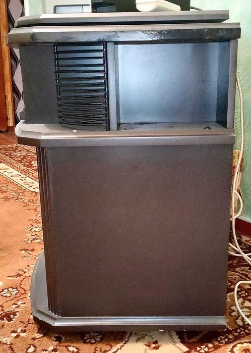 Продам тумбу под телевизор,   б/у.