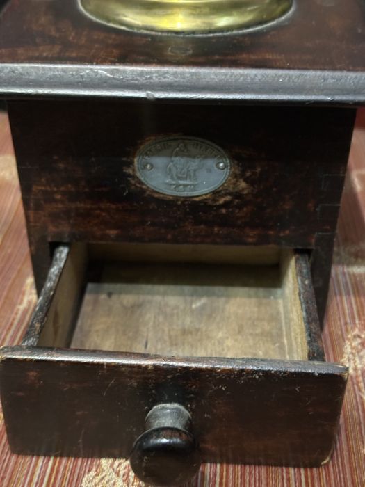 стара ретро мелница за кафе