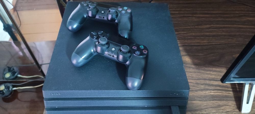 Продается PlayStation 4 PRO