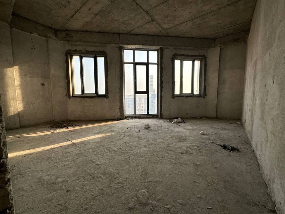 Просторная  трехкомнатная квартира в жк Узбегим от собственника.