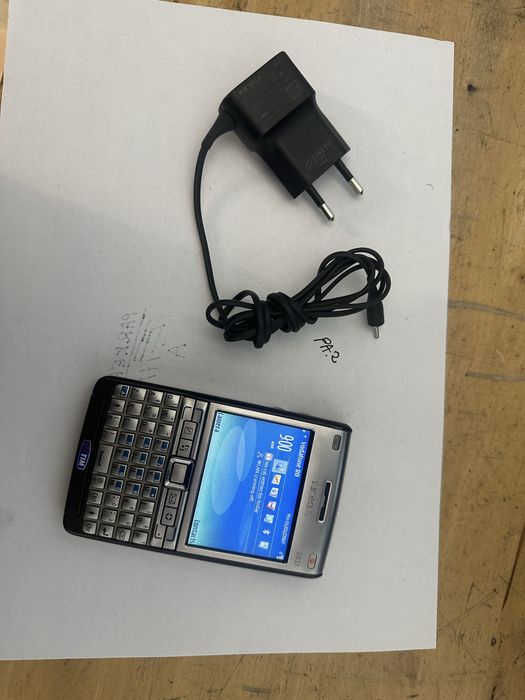 Nokia e61 cu multe botoane mici argintii