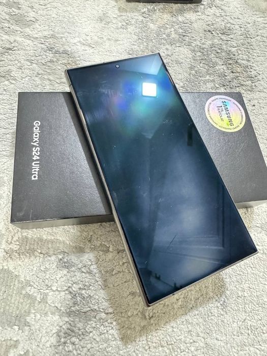 Samsung Galaxy S24 Ultra 512 ГБ — идеальное состояние