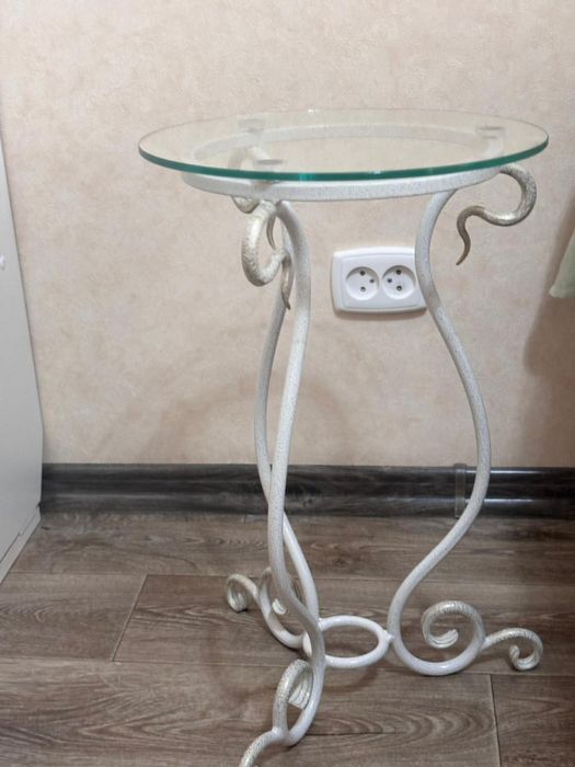 Кованный интерьерный столик