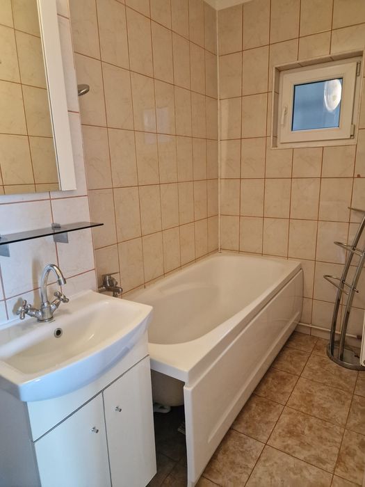 Închiriez apartament