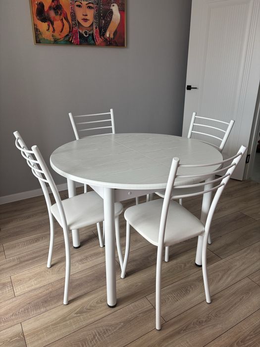 Продается стол со стульями