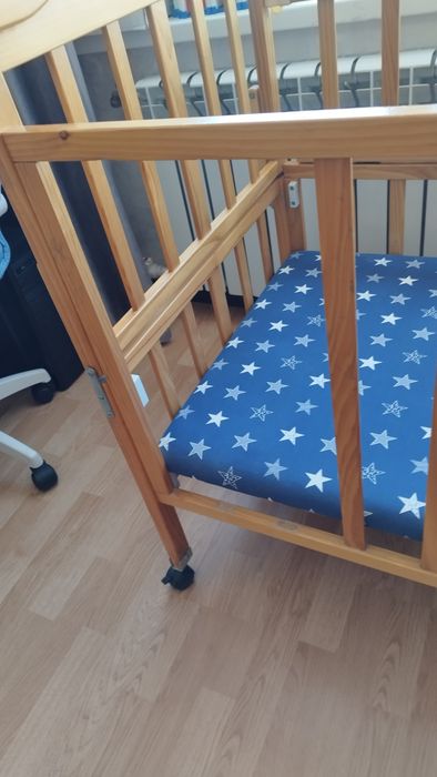 Продам Кровать детская с люлькой.
