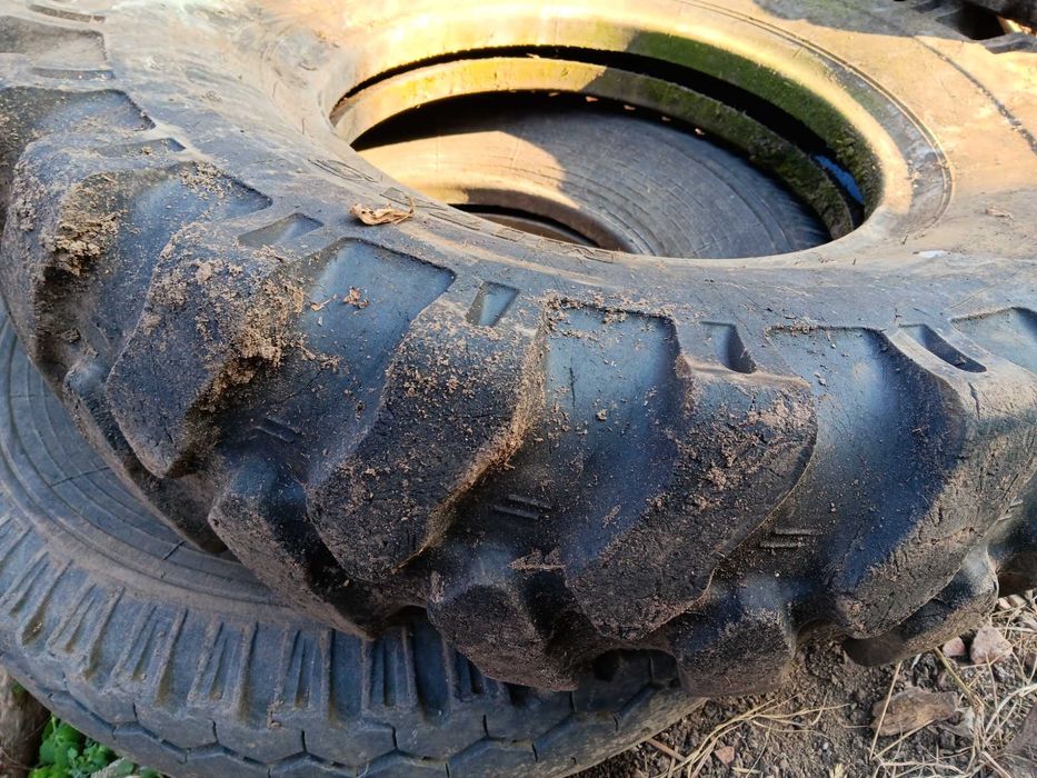 Трактор мтз 80 и прикачен инвентар