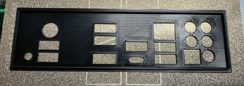 Shield IO personalizat placă de bază (I/O Backplate)