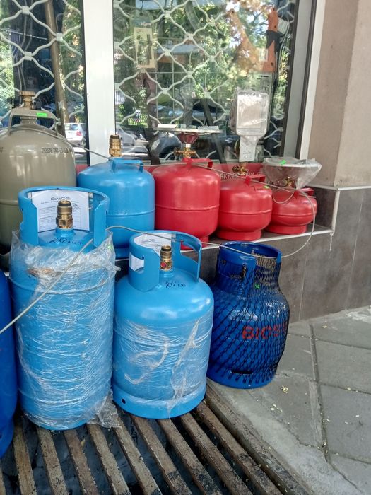 Продавам газови бутилки туристически и за бита.