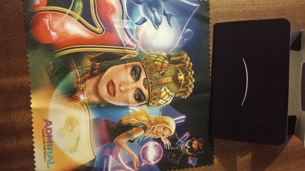 Диадема на цветя с ластик,кърпички за очила,огледало,държач за чанта