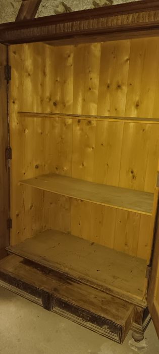 Sifonier vintage lemn sculptat