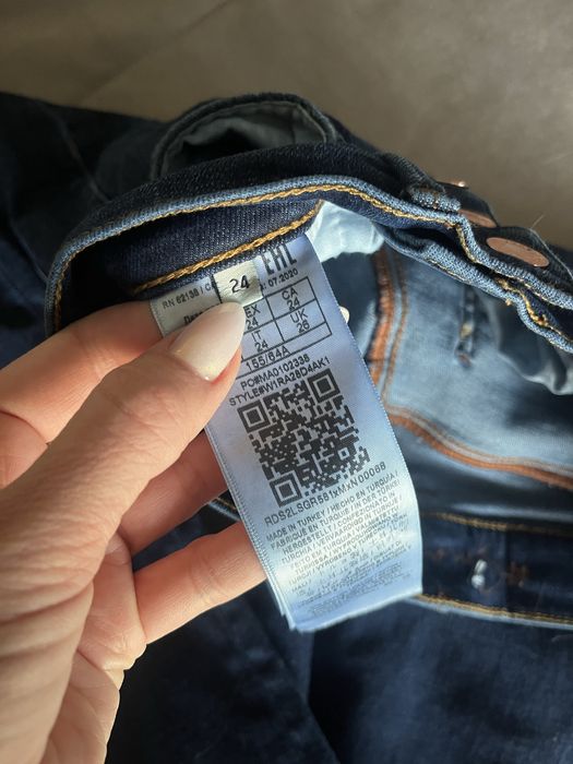 Дънки  на  Guess