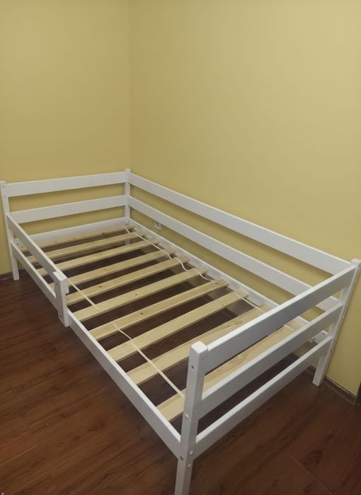 Детская кровать белая