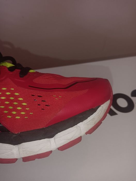 Adidași sport Asics