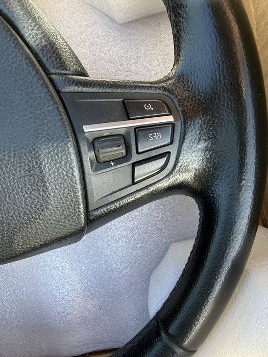 Volan Bmw seria 5 f10 2009- 2016 350 ron air bag inclus in pret