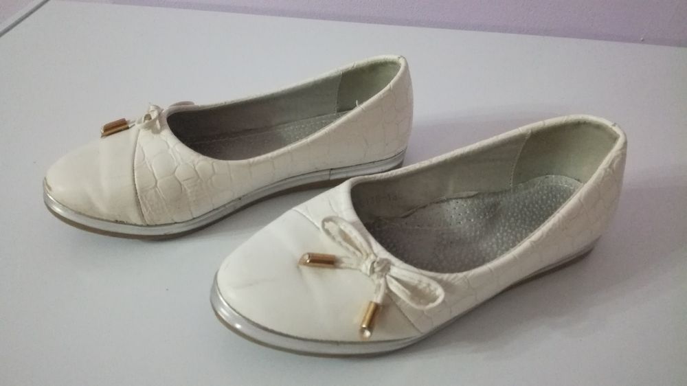Белые туфли для девочки