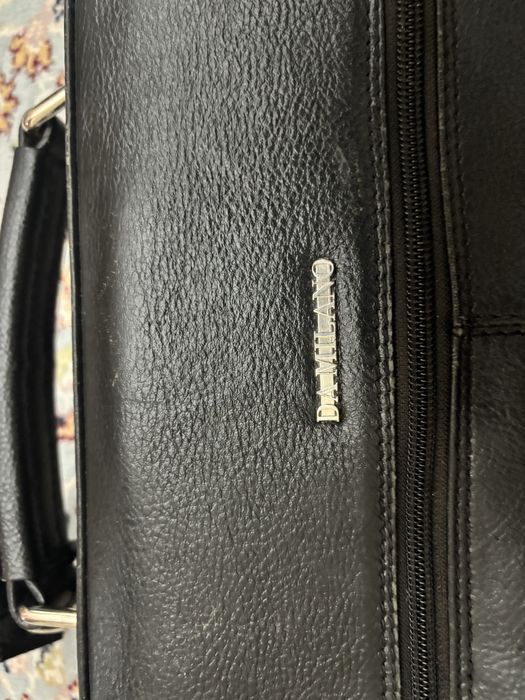 Коженый чехол для одежды